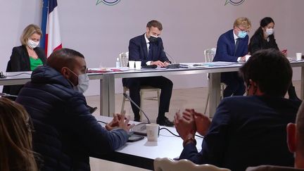 Le président de la République, Emmanuel Macron, à Paris, le 14 décembre 2020, lors d'une rencontre avec des membres de la Convention citoyenne pour le climat. (FRANCEINFO)