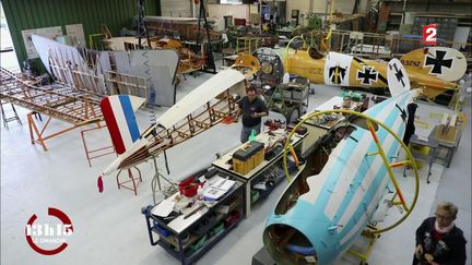 VIDEO. "13h15". Dans un atelier de restauration des avions de chasse pilotés par les as du ciel de la guerre 14-18