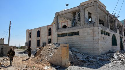 Les Forces démocratiques syriennes ont lancé la bataille de Raqqa le 6 juin 2017 pour déloger le groupe Etat islamique. Au-delà du difficile combat dans la ville, l'enjeu porte sur l'avenir de la Syrie et de son régime. (MAXPPP)