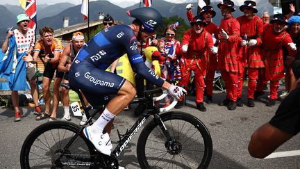 Le Français Valentin Madouas (Groupama-FDJ) lors du contre-la-montre entre Passy et Combloux, dans les Alpes, mardi 18 juillet. (ANNE-CHRISTINE POUJOULAT / AFP)