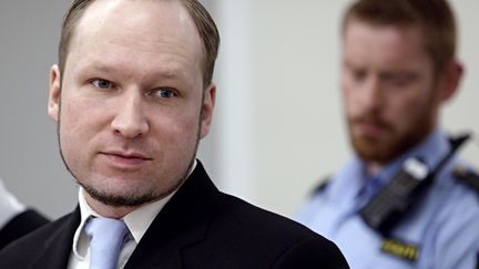 Anders Behring Breivik lors de son proc&egrave;s, le 16 mai 2012, &agrave; Oslo (Norv&egrave;ge). (STIAN LYSBERG / AFP)