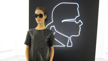 Karl Lagerfeld présente sa collection printemps-été 2013 dans son showroom parisien
 (Corinne Jeammet)