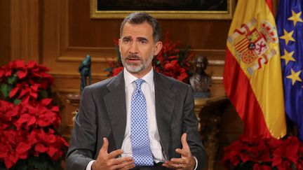 Le roi d'Espagne, Felipe VI, lors de son allocution de Noël, au palais royal de la Zarzuela, à Madrid, le 24 décembre 2017. (BALLESTEROS / AFP)