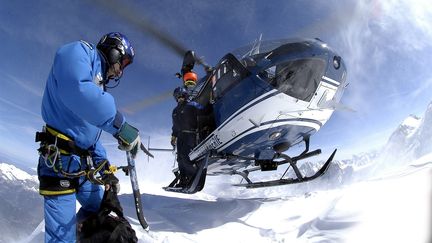 Des membres du Peloton de gendarmerie de haute-montagne participernt &agrave; des recherches dans les Alpes (image d'illustration). (PHILIPPE&nbsp;POULET /&nbsp;BENELUXPIX / MAXPPP)