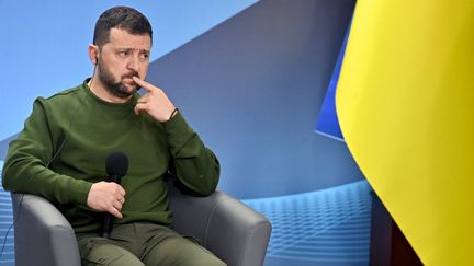 Le président ukrainien Volodymyr Zelensky le 22 janvier 2024 à Kiev. (SERGEI SUPINSKY / AFP)