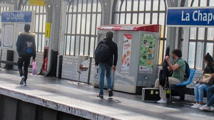 La station de métro la Chapelle, dans le 18e arrondissement de Paris.&nbsp; (ELISE LAMBERT / FRANCEINFO)