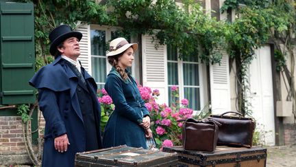 Camille Métayer (Emma Bovary) et Thierry&nbsp;Godard (Charles Bovary).&nbsp; (Gilles Gustine/FTV/Barjac Produc)