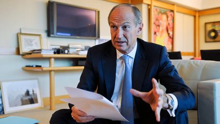 Gr&acirc;ce aux stock-options, Jean-Paul Agon a &eacute;t&eacute; le patron du CAC40 le mieux r&eacute;mun&eacute;r&eacute; en 2010, avec 10,7 millions d'euros, selon un cabinet d'&eacute;tudes. (CHRISTOPHE PETIT TESSON / MAXPPP)