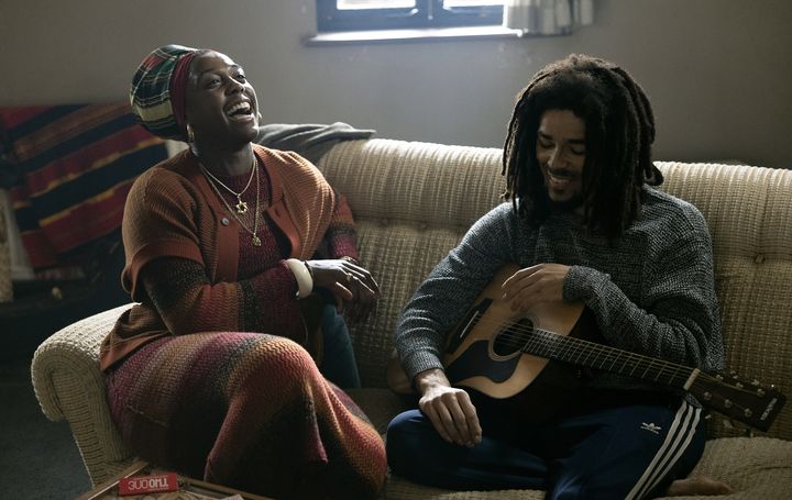 L’actrice britannique Lashana Lynch prête ses traits à Rita Marley et Kingsley Ben-Adir à Bob Marley dans le biopic "One Love" de Reinaldo Marcus Green. (PARAMOUNT PICTURES FRANCE)