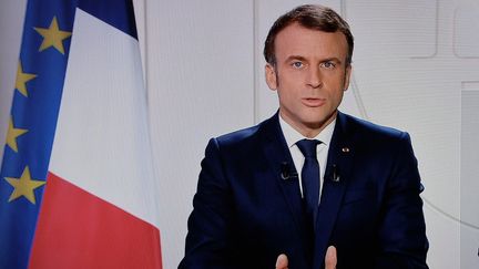 Le président Emmanuel Macron s'adresse à la Nation, le 12 décembre 2021, après la victoire du "non" lors du troisième référendum sur l'indépendance de la Nouvelle-Calédonie. (LUDOVIC MARIN / AFP)