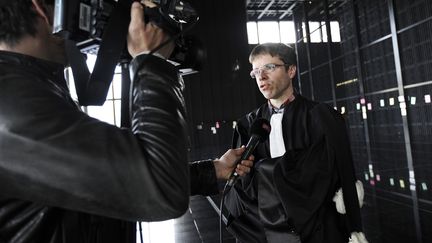 Lo&iuml;c Bourgeois, avocat de l'un des quatre militants condamn&eacute;s &agrave; Nantes (Loire-Atlantique), mardi 1er avril, pour avoir commis des violences durant la manifestation contre le projet d'a&eacute;roport de notre-Dame-des-Landes, le 22 f&eacute;vrier.&nbsp; (JEAN-SEBASTIEN EVRARD / AFP)