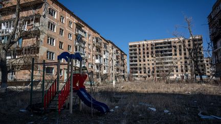 Buildings partly destroyed by bombings, in Vouhledar, Ukraine, March 12, 2024. (WOLFGANG SCHWAN / ANADOLU / AFP)