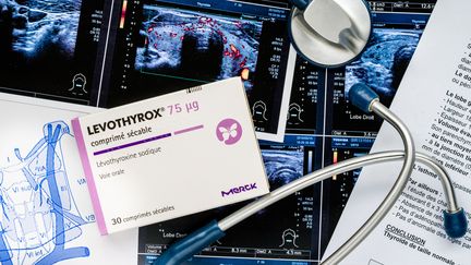 La nouvelle version du Levothyrox, introduite au printemps 2017 par le laboratoire Merck, était destinée à apporter davantage de stabilité au produit. (VOISIN / PHANIE / AFP)