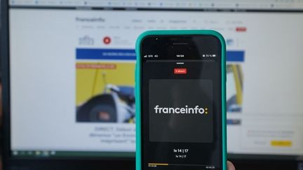 Sur le numérique,&nbsp;franceinfo est la 1ere plateforme d’information consultée au quotidien avec 3,5&nbsp;millions d’internautes chaque jour, et la 2e radio écoutée en live sur le numérique avec un niveau record de 31,3&nbsp;millions d’écoutes monde en mars 2022. &nbsp; (JULIETTE FAYOLLET / RADIO FRANCE)