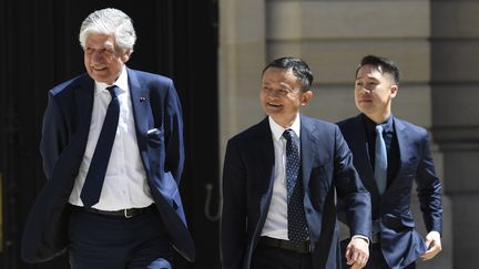 Maurice Lévy, président du conseil de surveillance de Publicis, et Jack Ma, cofondateur du groupe chinois Alibaba, le 15 mai 2019 à l'Elysée. (BERTRAND GUAY / AFP)