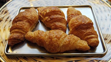 Selon de très sérieuses études marketing menées par la chaîne, les Britanniques ont en effet du mal à tartiner jusqu'à leurs extrémités les croissants classiques. (FRANCOIS GUILLOT / AFP)