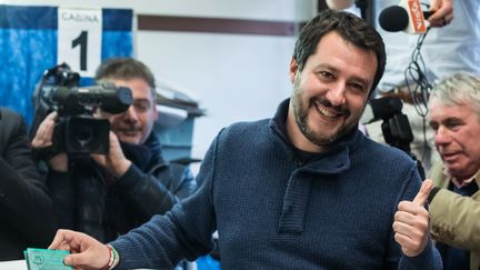 Matteo Salvini, leader de la Ligue, lors de son vote à Milan (Italie), dimanche 4 mars 208. (PIERO CRUCIATTI / AFP)