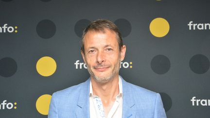 Jean-Xavier de Lestrade, auteur de la série documentaire "Soupçons" sur Canal Plus . (JEAN-CHRISTOPHE BOURDILLAT / RADIO FRANCE)