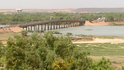 Vue sur le fleuve Niger. Niamey, capitale du Niger, le 2 mai 2016. (BRITTA PEDERSEN / DPA)