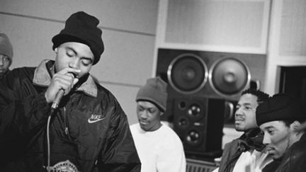 Nas en studio à l'époque de "Illmatic" (1994)
 (Columbia)