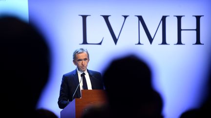 Bernard Arnault, le patron de LVMH, présente les résultats 2019 de son groupe, à Paris, le 28 janvier 2019. (ERIC PIERMONT / AFP)