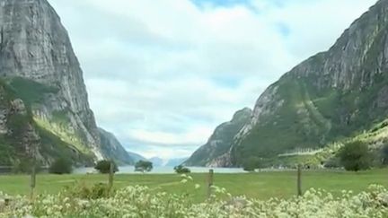 France 2 est partie en Norvège à la découverte du Fjord de lyngen. un lieu magique qui a su conserver son côté naturel malgré la visite de centaines de milliers de touristes. (FRANCE 2)