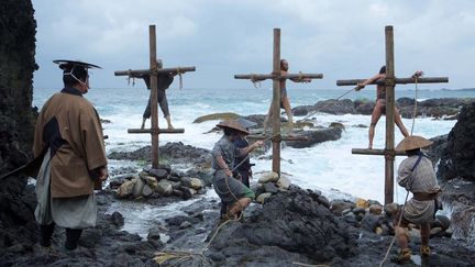 Le supplice de prêtres catholiques au XVIe au Japon vues par Martin Scorsese dans "Silence"
 (Kerry Brown)