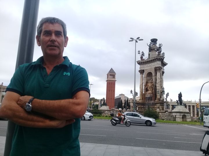 Pere Martínez Torrado, responsable de la section pompiers au sein du&nbsp;syndicat des travailleurs CCOO, à Barcelone (Espagne), le 4 octobre 2017. (RAPHAEL GODET / FRANCEINFO)