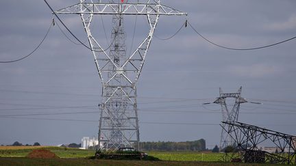 Une ligne à haute tension, le 18 septembre 2018 à Fresnes-lès-Montauban (Pas-de-Calais). (MAXPPP)