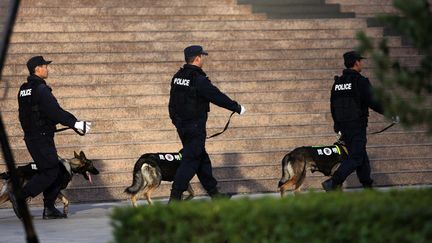 Policiers chinois devant le tribunal de Kunming, dans le Yunnan, en septembre 2014
 (AFP)