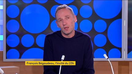 Culture : dans "Notre joie", François Bégaudeau dépeint une société faite "de mots"