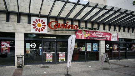 Un supermarché du groupe Casino à Clamart, dans les Hauts-de-Seine, le 27 mai 2023. (MAGALI COHEN / HANS LUCAS / AFP)