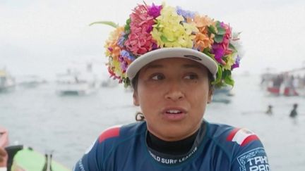 La championne de surf française Vahine Fierro remporte le Tahiti Pro (France Info)