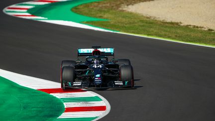 Le Britannique Lewis Hamilton dans sa Mercedes. (BRYN LENNON / POOL)