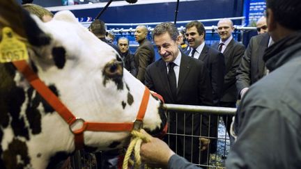 Nicolas Sarkozy s'est rendu samedi 25 f&eacute;vrier d&egrave;s 7h30 au Salon de l'Agriculture, Porte de Versailles, &agrave; Paris.&nbsp; (LIONEL BONAVENTURE / AFP)