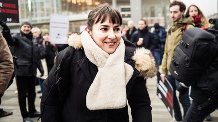 La journaliste Ariane Lavrilleux lors d'un rassemblement pour la soutenir, à Paris, le 17 janvier 2025. (BASTIEN OHIER / HANS LUCAS / AFP)