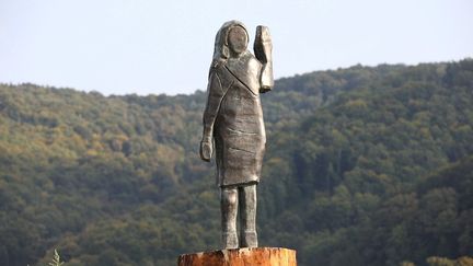 La statue représentant Melania Trump, le 15 septembre 2020 à Sevnica en Slovénie. (ALES BENO / ANADOLU AGENCY / AFP)