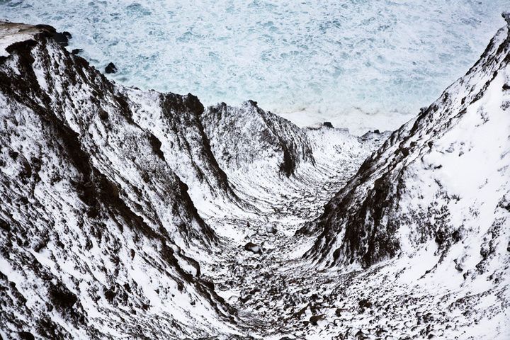 Une ravine descendant vers les flots de l'Atlantique Nord. (Géo  Christophe Jacrot)