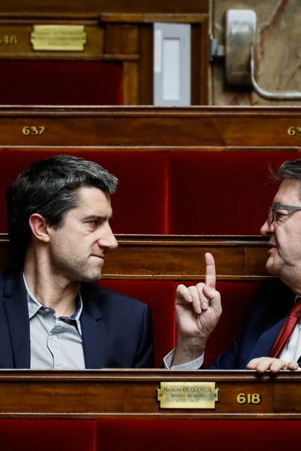 François Ruffin et Jean-Luc Mélenchon lors du vote de la proposition de loi adoptée par le Sénat visant à prévenir les violences lors des manifestations, le 5 février 2019. (MAXPPP)