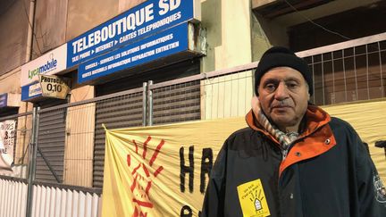 Laïd, 62 ans, est le doyen des sinistrés de l'assaut du Raid donné le 18 novembre 2018 sur un appartememnt du 48 rue de la République, à Saint-Denis. Il est désormais sans abri. (SEBASTIEN SABIRON / RADIO FRANCE)