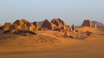 vue du cimetière de Begrawwiya Nord depuis Begrawwiya Sud.  (Claude Rilly)