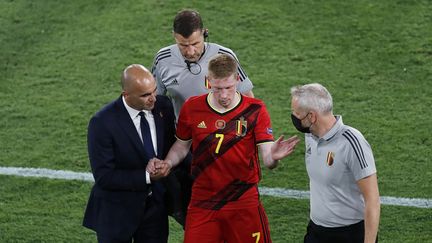 Kevin de&nbsp;Bruyne sort&nbsp;blessé face au Portugal, le 27 juin à Séville (JOSE MANUEL VIDAL / POOL)