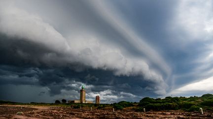 Un orage au Cap Fréhel (Côtes d'Armor). (MARC TISSEAU / BIOSPHOTO / AFP)