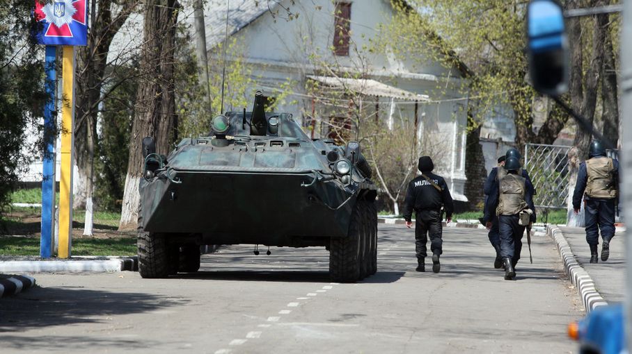 Video Ukraine Trois Pro Russes Meurent Dans Lattaque Dune Base De La Garde Nationale