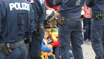 &nbsp; (Face à l'afflux massif de migrants, l'Allemagne, mais aussi l'Autriche, ont décidé de rétablir le contrôle à leurs frontières © REUTERS/Leonhard Foeger)