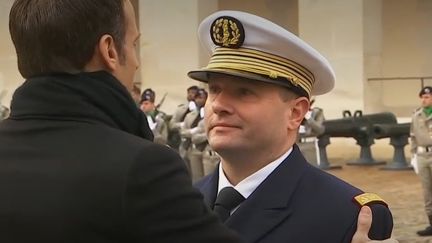 Le colonel Jean-Christophe Perrochon,&nbsp;médecin-chef de la présidence de la République,&nbsp;lors d'une remise de décorations, le 9 décembre 2019. (FRANCE 2)