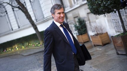 Le ministre du Budget, J&eacute;r&ocirc;me Cahuzac, au minist&egrave;re de l'Int&eacute;rieur pour une r&eacute;union interminist&eacute;rielle, le 3 janvier &agrave; Paris.&nbsp; (LIONEL BONAVENTURE / AFP)