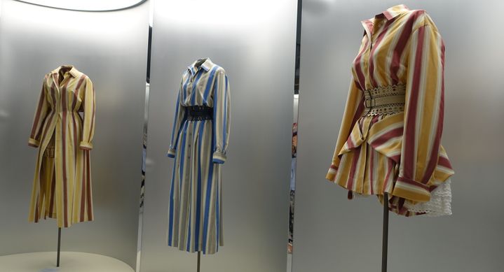 Expo Azzedine Alaïa : robes à rayures, juillet 2018
 (Corinne Jeammet)