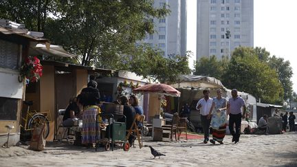 Un campement rom à Saint-Denis (Seine-Saint-Denis), le 4 octobre 2015. (THOMAS SAMSON / AFP)