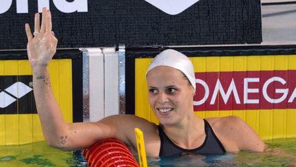 Laure Manaudou apr&egrave;s la finale du 100 m dos en petit bassin aux championnats d'Europe de Chartres (Eure-et-Loir), le 23 novembre 2012. (ERIC FEFERBERG / AFP)